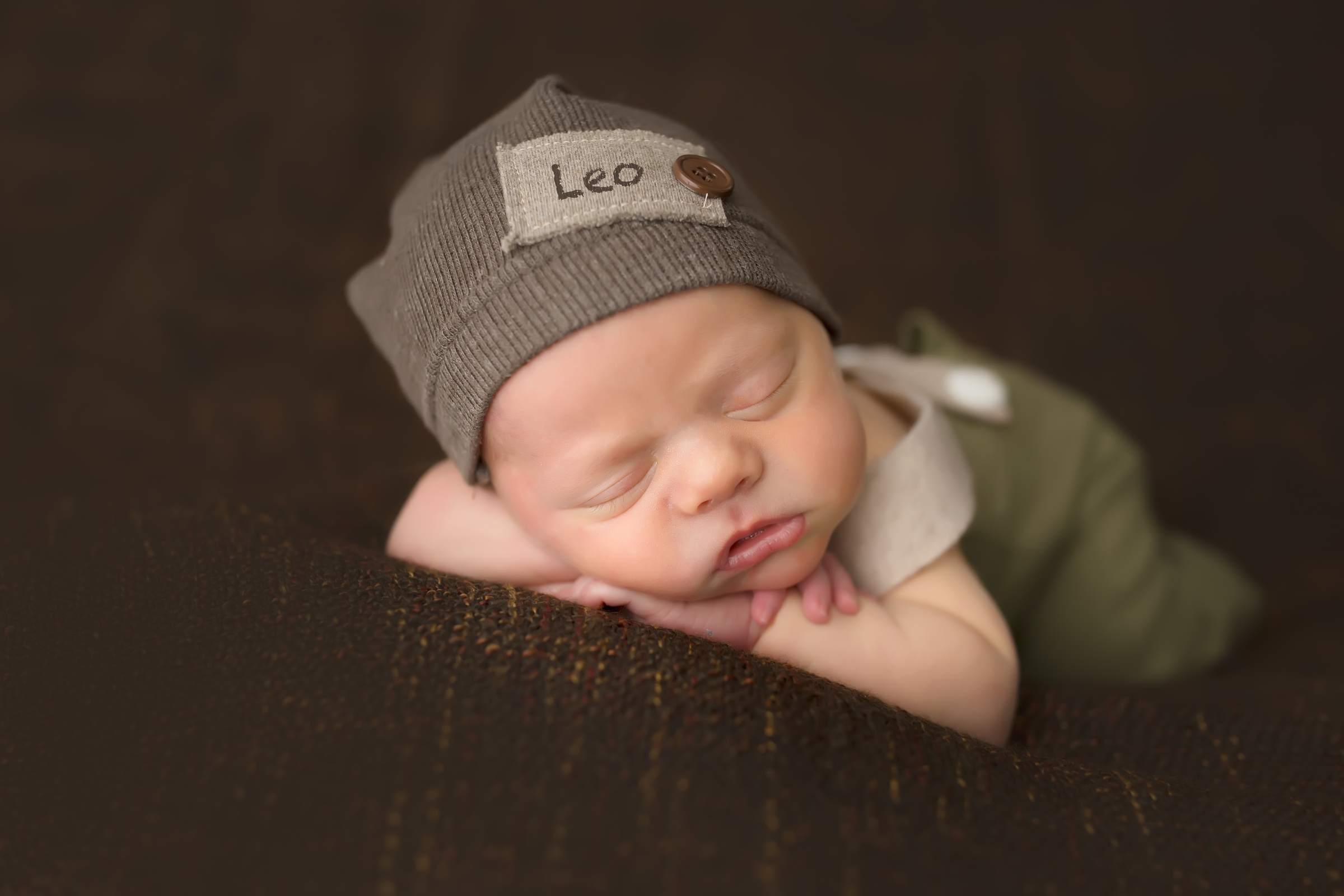 Sleeping newborn photographed by Jessica Bentley